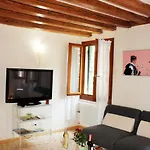 Santacroce 아파트