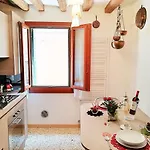 Santacroce Daire *